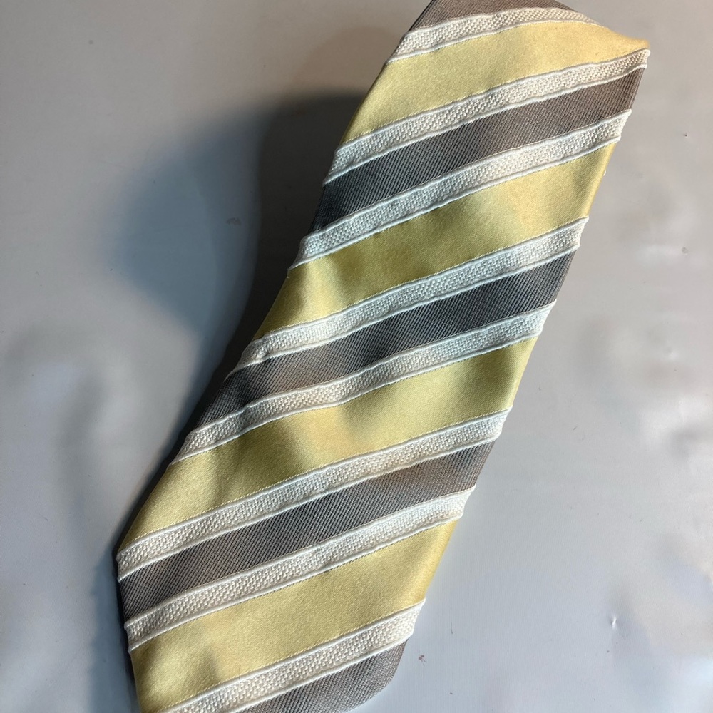 Donald j Trump signature collection yellow white grey silk neck tie